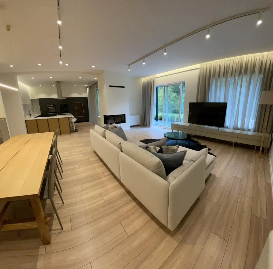 Tirane, shitet Vile 3 Katshe , 672 m² 700.000 € (tegu , lunder , farke , mjull-bathore , mullet)