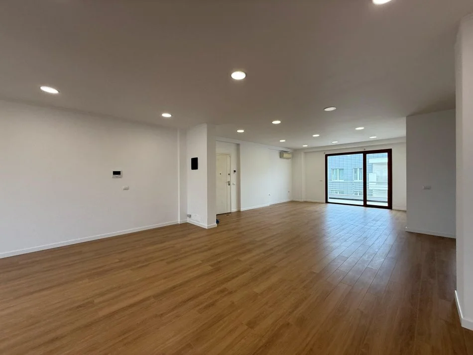 Tirane, jepet me qera ambjent biznesi , 180 m² 250.000 € (delijorgji)