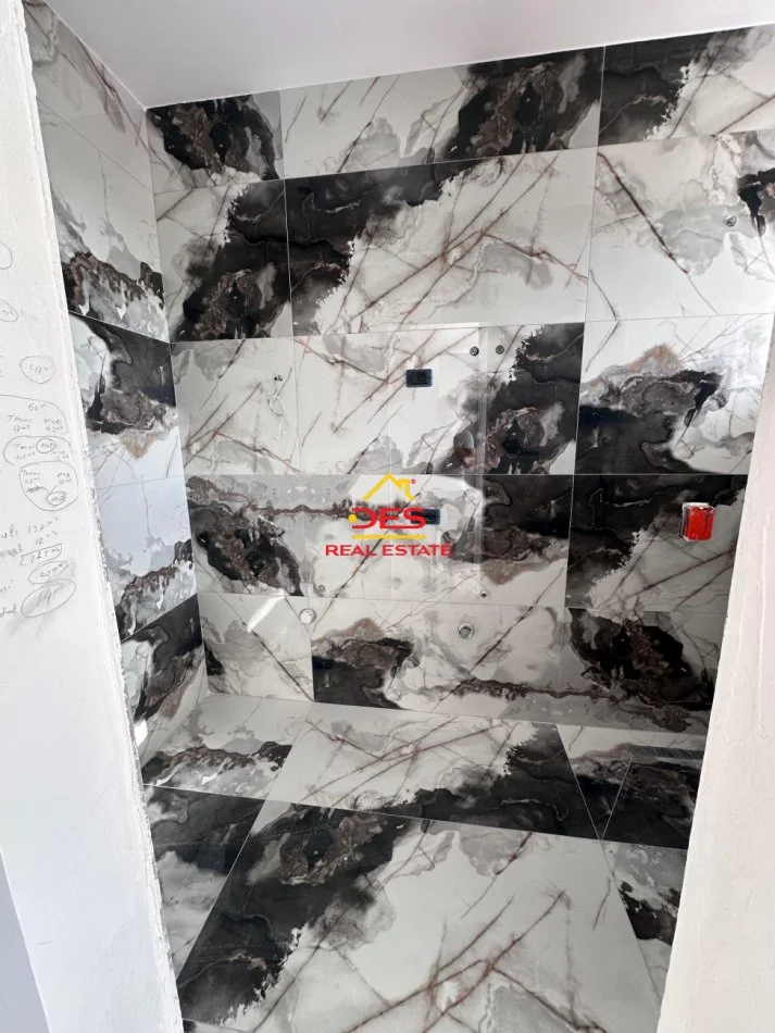 Vlore, shitet apartament 2+1+Ballkon Kati 4, 102 m² 180.000 € (Rruga Çajupi)