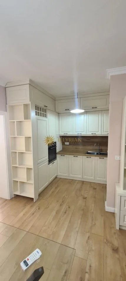 Tirane, jepet me qera apartament 2+1+Ballkon , 55 m² 750 € (Blloku)