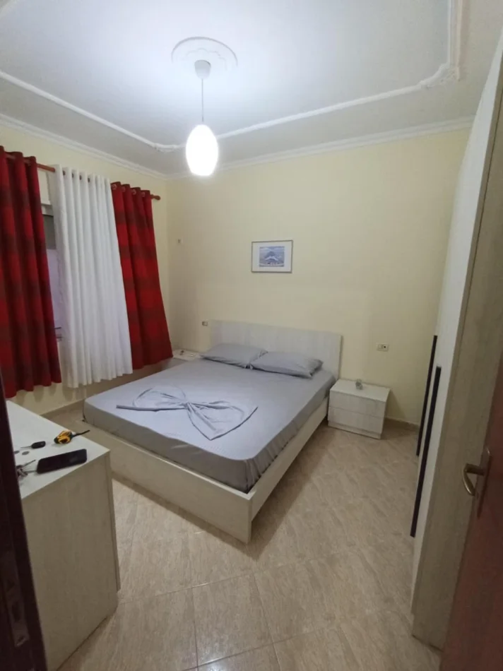 Durres, jepet me qera apartament 1+1 Kati 4, 75 m² 300 € (Rruga Pavaresia, Rrota Kuqe)