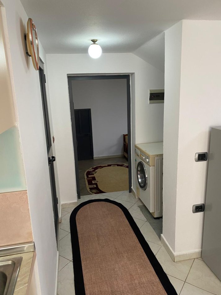 Tirane, jepet me qera Vile 1+1 Kati 0, 60 m² 300 € 