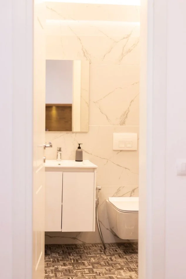 Tirane, shes apartament 2+1+Ballkon Kati 2, 105 m² 260.000 € (Rrug Hysni Begolli)