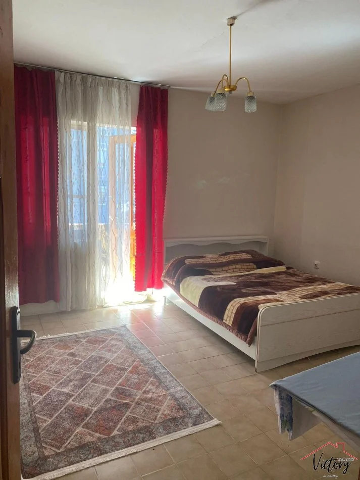 Tirane, jepet me qera 3+1 Kati 2, 150 m² 600 € (komuna parisit)