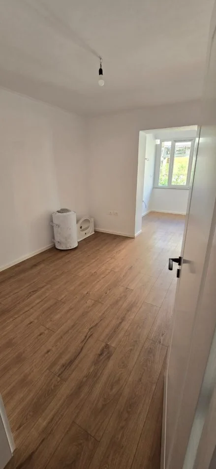 Tirane, shitet apartament 1+1 , (Mozaiku i Tiranes)