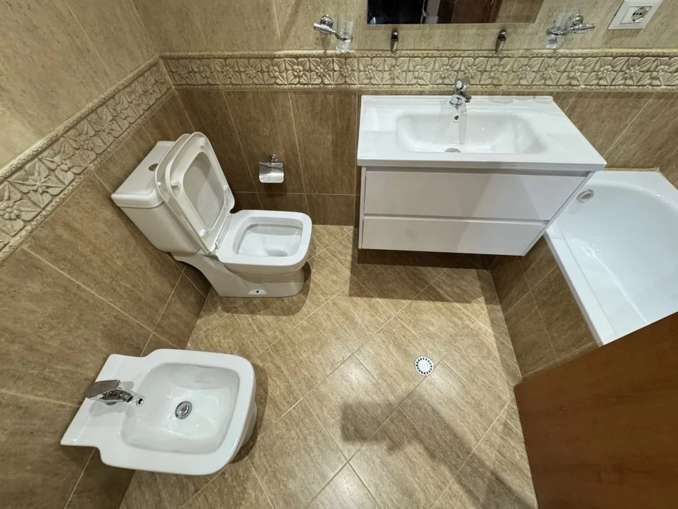 Tirane, jepet me qera apartament 2+1 Kati 8, 100 m² 800 € (Prane postes)