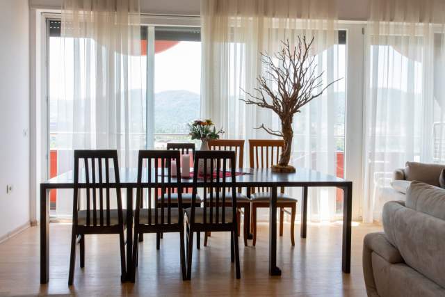 Tirane, jepet me qera apartament 2+1 Kati 7, 180 m² 2.000 Euro (Liqeni artificial)