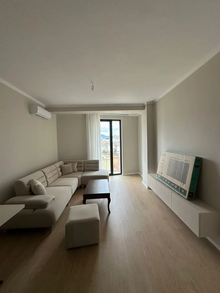 Tirane, jepet me qera apartament 1+1 Kati 3, 70 m² 700 € (MINE PEZA)