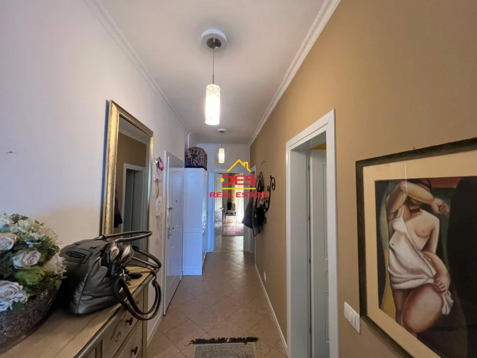 Vlore, shitet apartament 2+1+Ballkon Kati 3, 117 m² (Rruga Azem Sulo)