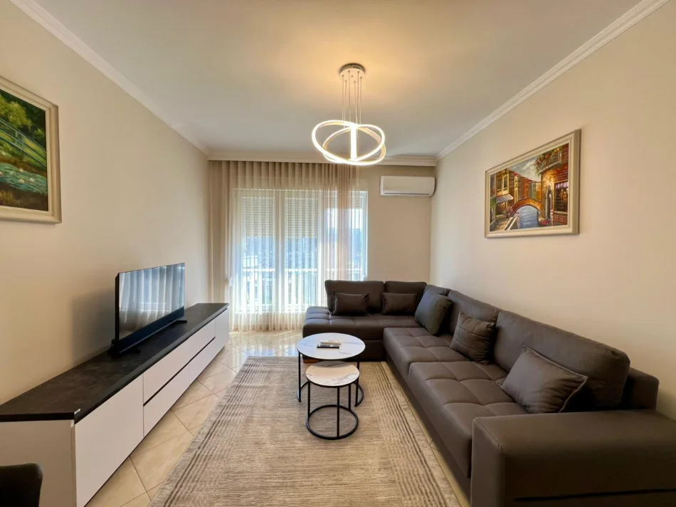 Tirane, jepet me qera apartament 1+1+Ballkon Kati 8, 75 m² 650 € (Rruga Ndre Mjeda)