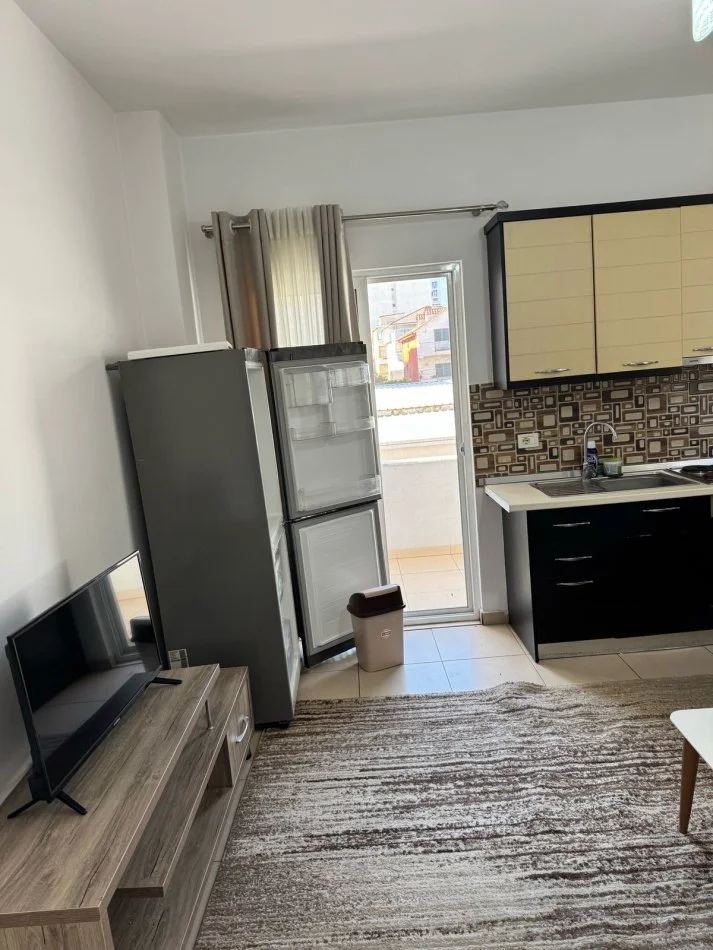 Tirane, jepet me qera apartament 1+1 Kati 1, 75 m² 500 € (5 Maj)