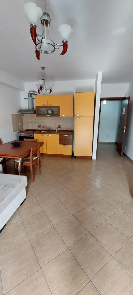 Durres, jepet me qera apartament 2+1 Kati 5, 350 € (Iliria)