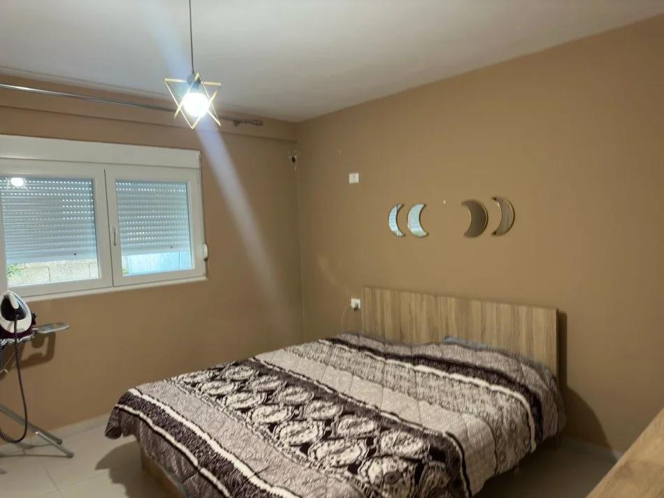 Tirane, jepet me qera apartament 1+1 Kati 0, 65 m² 300 € 