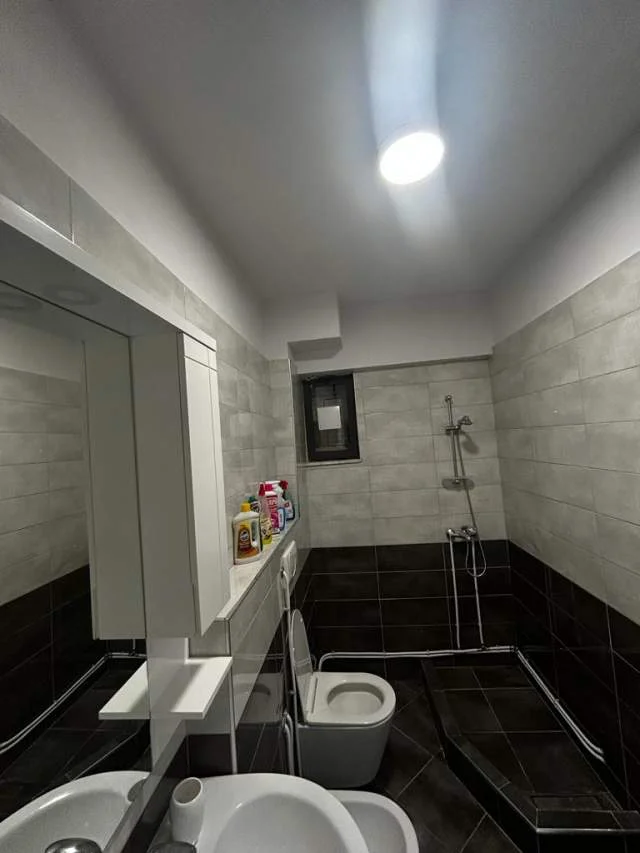 Tirane, jap me qera apartament Kati 2, 100 m² 800 Euro (21 Dhjetori)