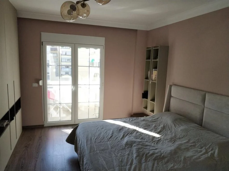 Tirane, jepet me qera , 