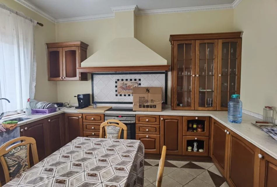 Tirane, jepet me qera Vile , 950 € (kashar , casa italia)