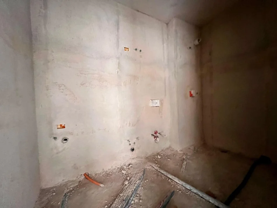 Tirane, shitet apartament 1+1+Ballkon Kati 1, 77 m² 95.000 € Ish Dogana Entry 2)