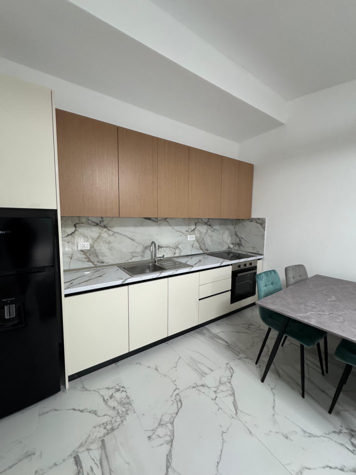 Tirane, jepet me qera apartament 1+1 Kati 3, 65 m² 480 € 