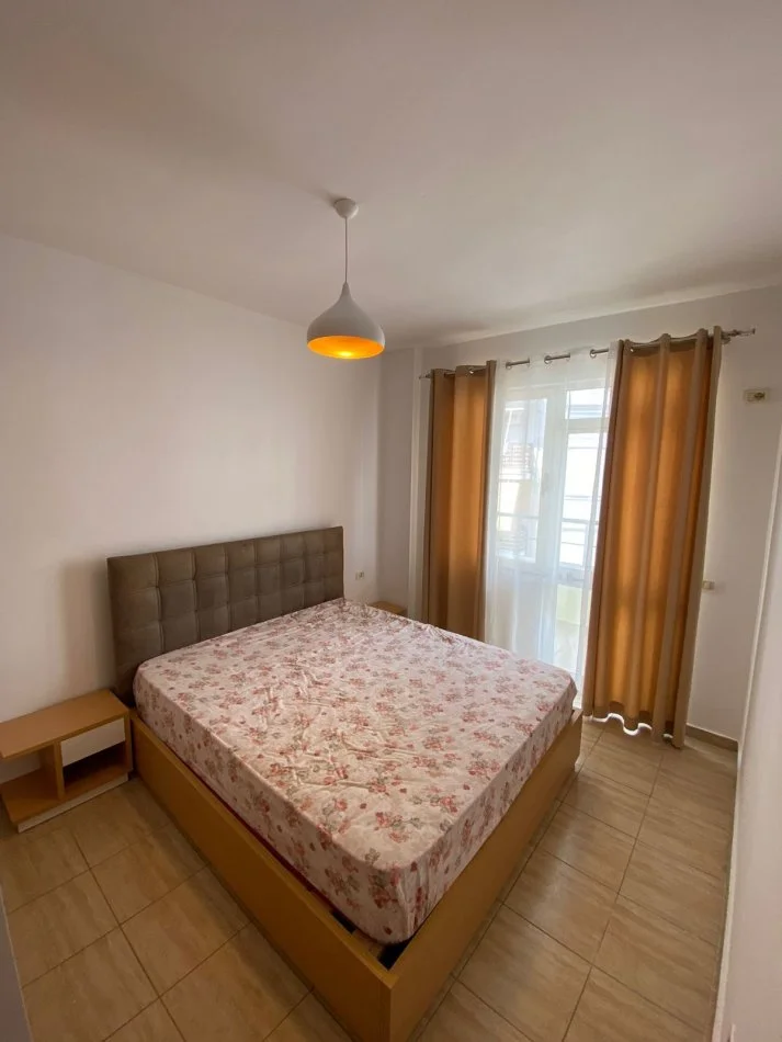 Tirane, jepet me qera apartament 2+1 , 94 m² 500 € 