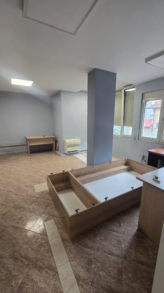 Tirane, jepet me qera ambjent biznesi Kati 1, 60 m² 450 € (rruga qemal stafa , pazari i ri , shkolla e kuqe)