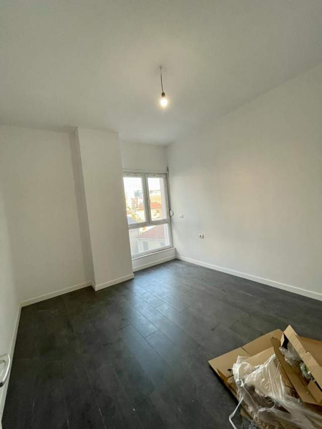 Tirane, shes apartament 1+1 Kati 3, 64 m² 131.600 Euro (Rruga e Barrikadave)