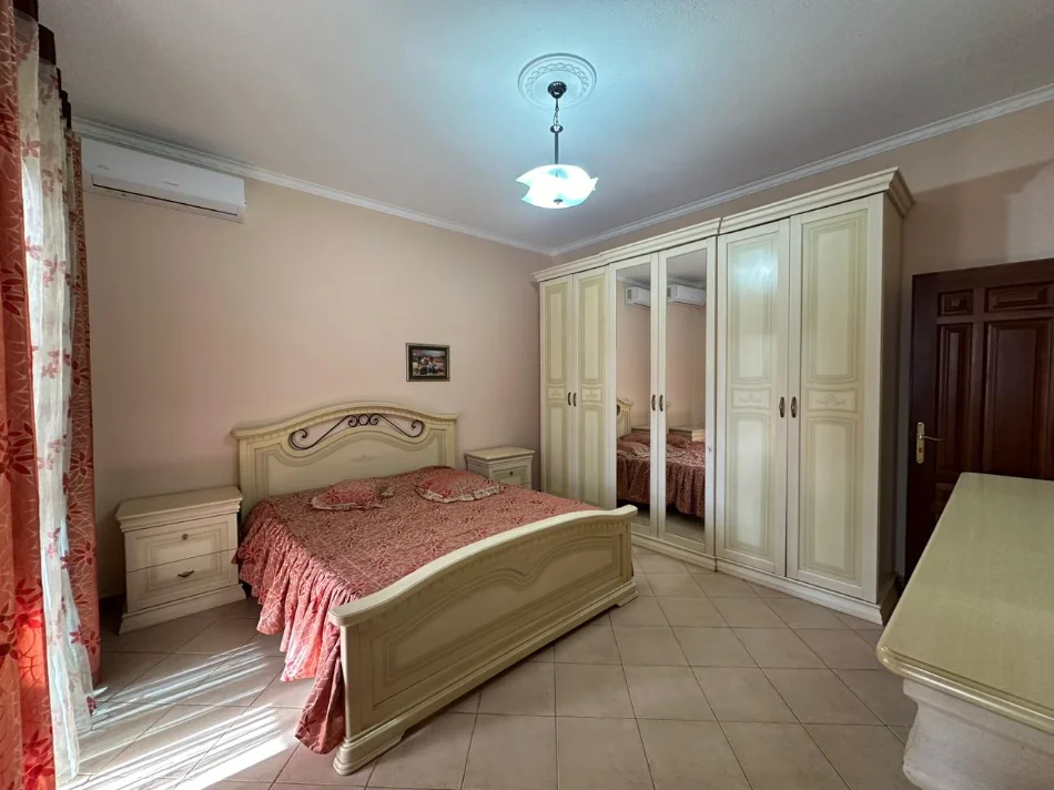 Tirane, jepet me qera apartament 2+1+Aneks+Ballkon Kati 2, 120 m² 500 € (allias)