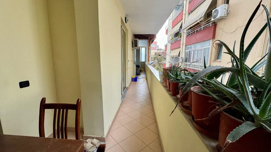 Tirane, jepet me qera apartament 2+1 , 90 m² 60.000 € 