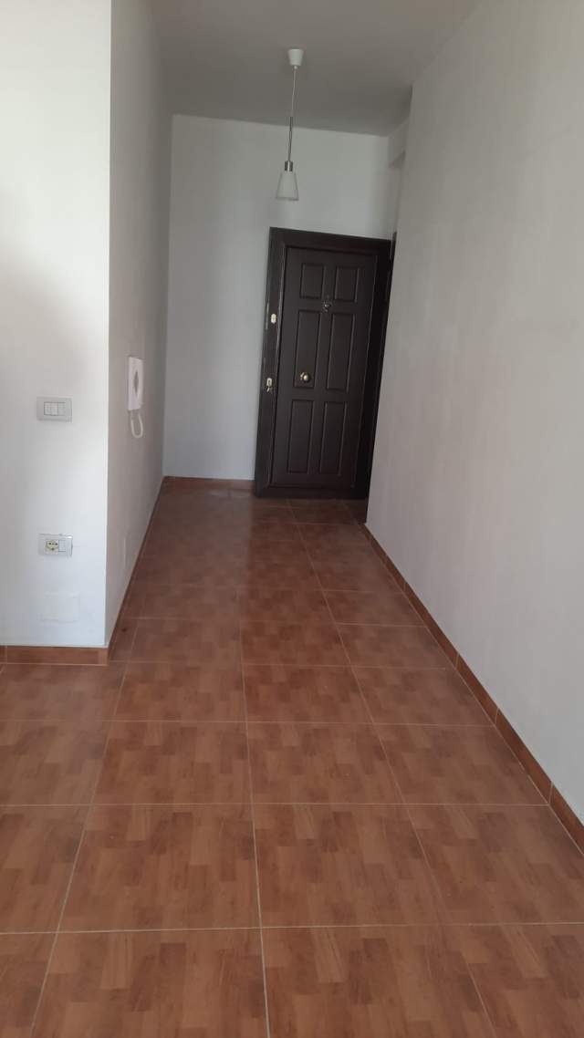 Tirane, jepet me qera apartament 2+1+BLK Kati 3, 100 m² 300 Euro (Fresk)