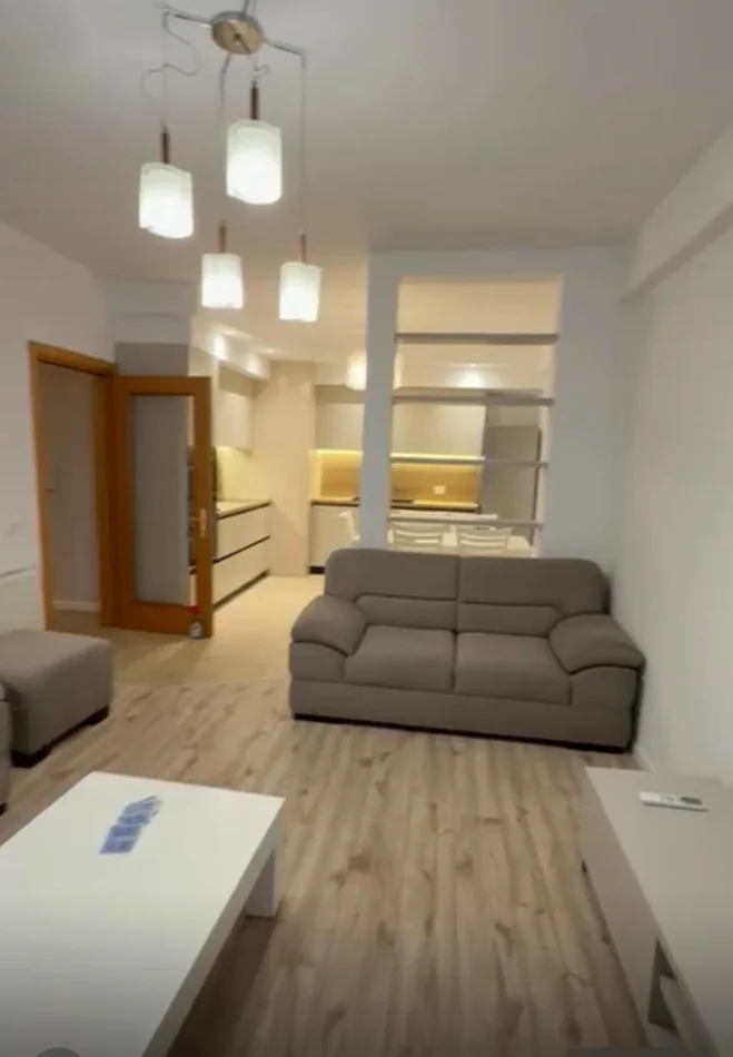 Tirane, jepet me qera apartament 2+1 Kati 5, 110 m² 1.000 € (Komuna e Parisit)
