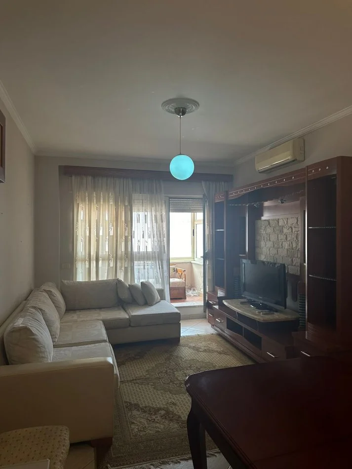 Tirane, jepet me qera apartament 2+1+Ballkon Kati 2, 120 m² 650 € (Don Bosko)