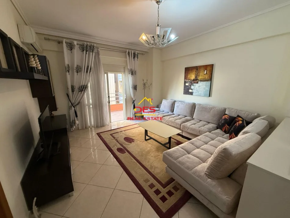 Vlore, shitet apartament 3+1+Ballkon Kati 6, 145 m² 200.000 € (Rruga Hasan Kushta)