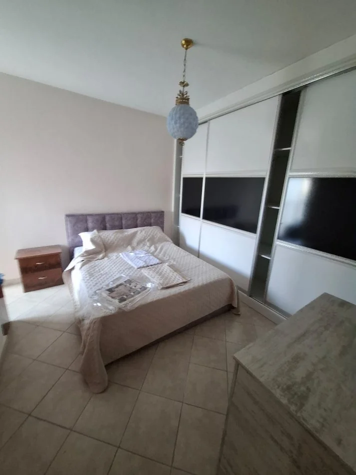 Tirane, jepet me qera apartament 2+1 Kati 4, 90 m² 650 € (Zogu Zi)
