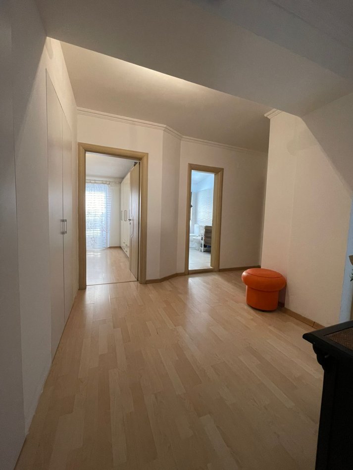 Tirane, jepet me qera apartament 2+1+Ballkon, Kati 3, 112 m² 800 € (Bllok)