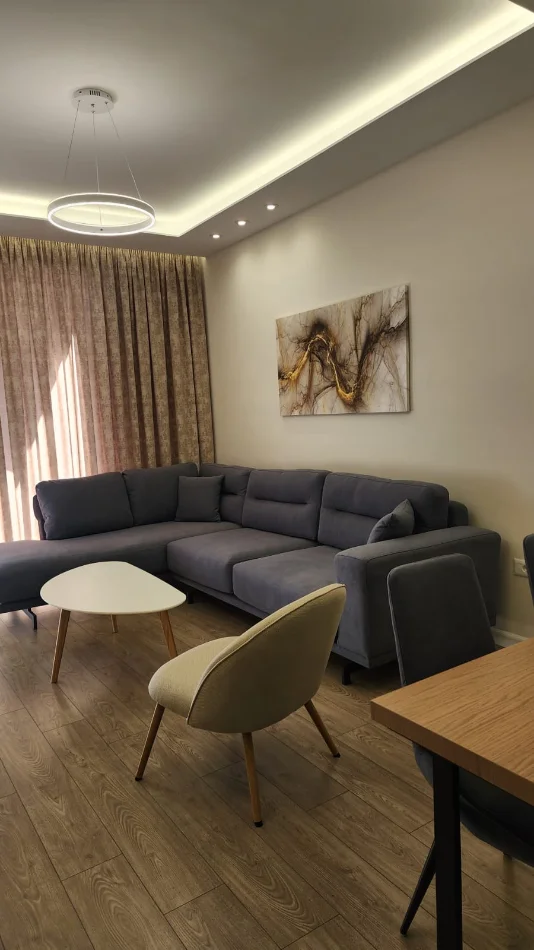 Tirane, jepet me qera apartament 1+1+Ballkon Kati 5, 80 m² 850 € (Kompleksi olimpik)