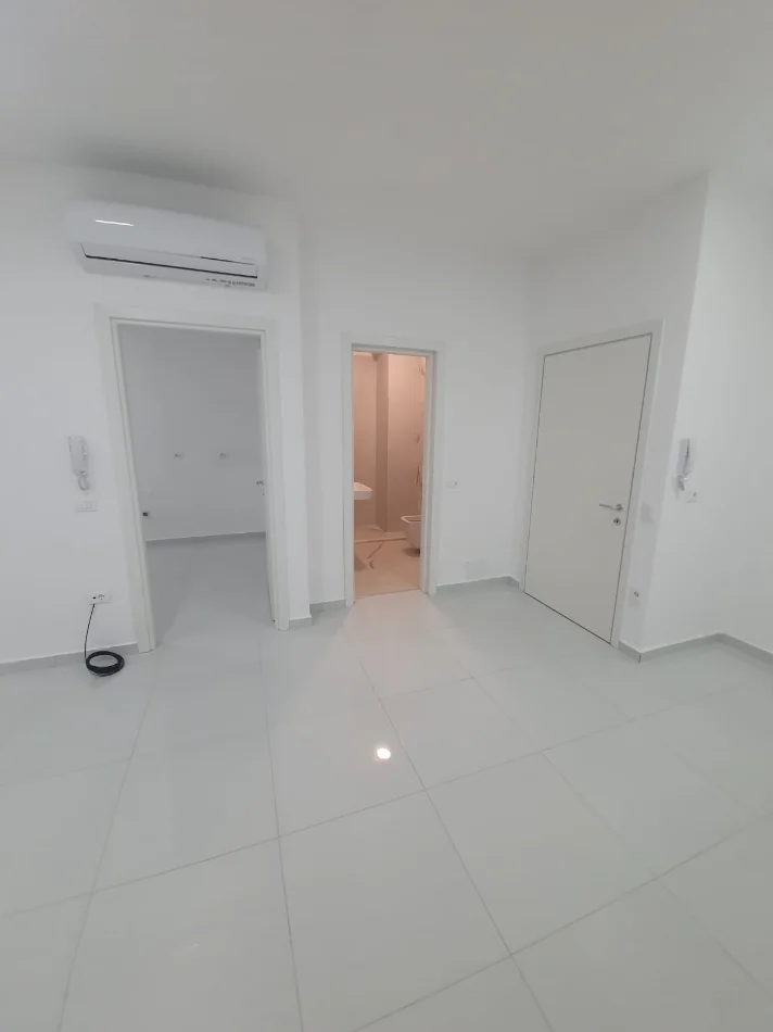 Tirane, jepet me qera zyre Kati 2, 105 m² 1.200 € (Kompleksi Kika 2)