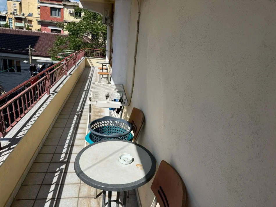 Tirane, jepet me qera apartament 2+1 Kati 2, 100 m² 600 € (Rruga e durrsit)