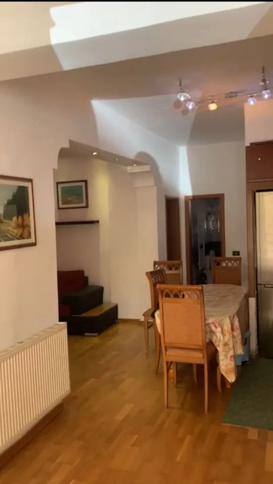 Tirane, jepet me qera apartament 2+1+Ballkon Kati 1, 90 m² 450 € (Don Bosko . te xhamia . ka dhe dalje te lavazhi 313)