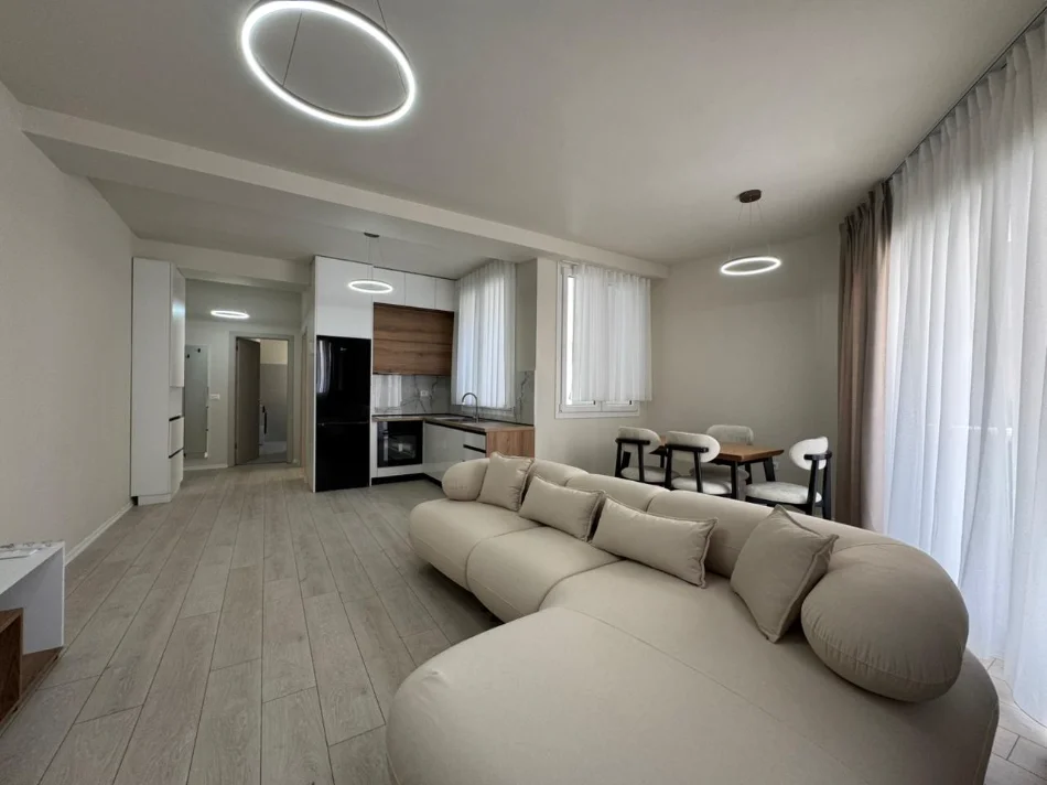 Tirane, jepet me qera apartament 1+1 Kati 2, 80 m² 650 € (River Residence / Astir)