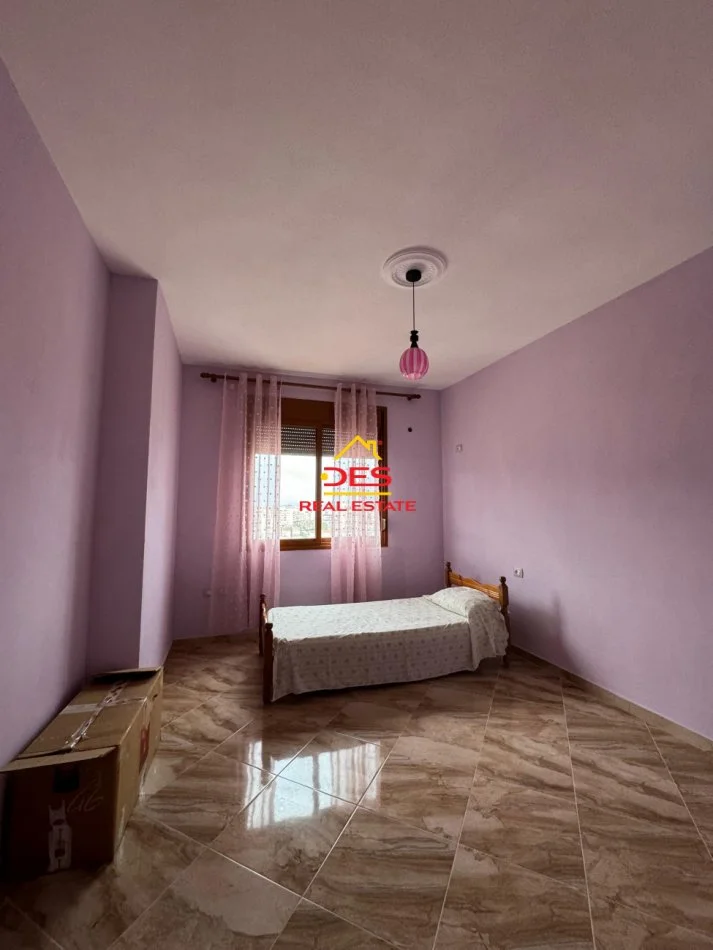 Vlore, jepet me qera apartament 2+1+Ballkon Kati 10, 120 m² 350 € (Rruga Hajredin Haxhiraj)