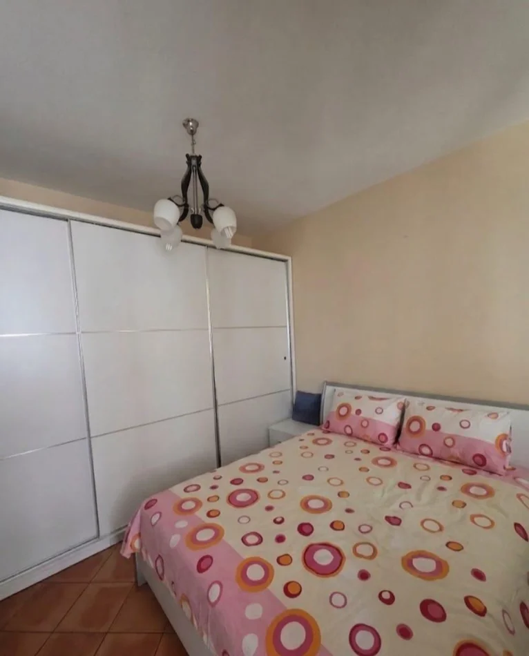 Tirane, jepet me qera apartament 2+1 Kati 5, 80 m² 650 € (Rruga Fortuzi)