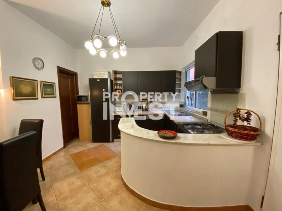 Tirane, jepet me qera Dublex , 150 m² 800 € (FROSINA PLAKU)