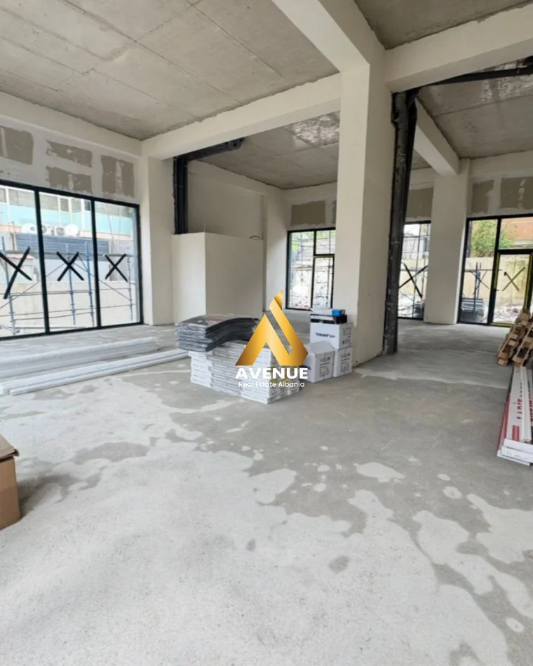 Tirane, jepet me qera ambjent biznesi Kati 0, 160 m² 6.400 € (Bulevardi Bajram Curri)
