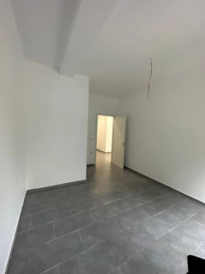 OKAZION!!! Shitet apartament 2+1 + Dyqan ne FRESK 134,000 Euro