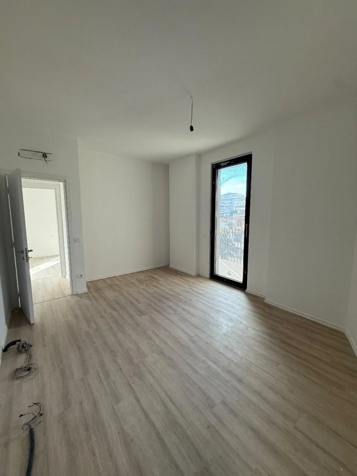 Tirane, jepet me qera zyre Kati 3, 100 m² 1.500 € (Parku Olimpik)