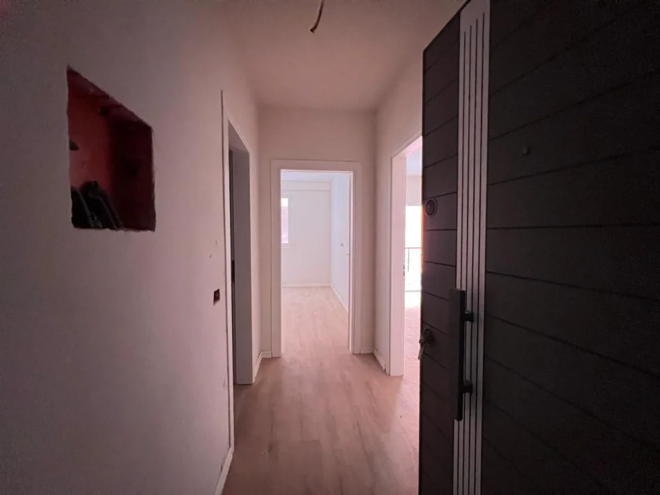 Tirane, shitet apartament 1+1+Ballkon Kati 2, 70 m² (Rruga 3 Deshmoret)