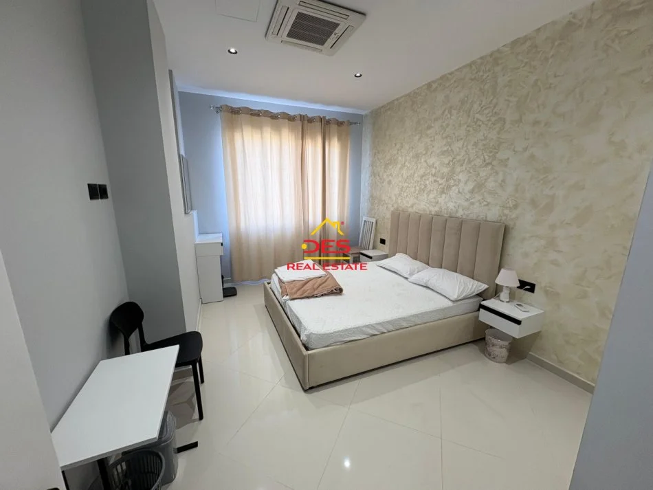 Vlore, jepet me qera apartament 2+1+Ballkon Kati 3, 95 m² 500 € (Rruga Sadik Zotaj)