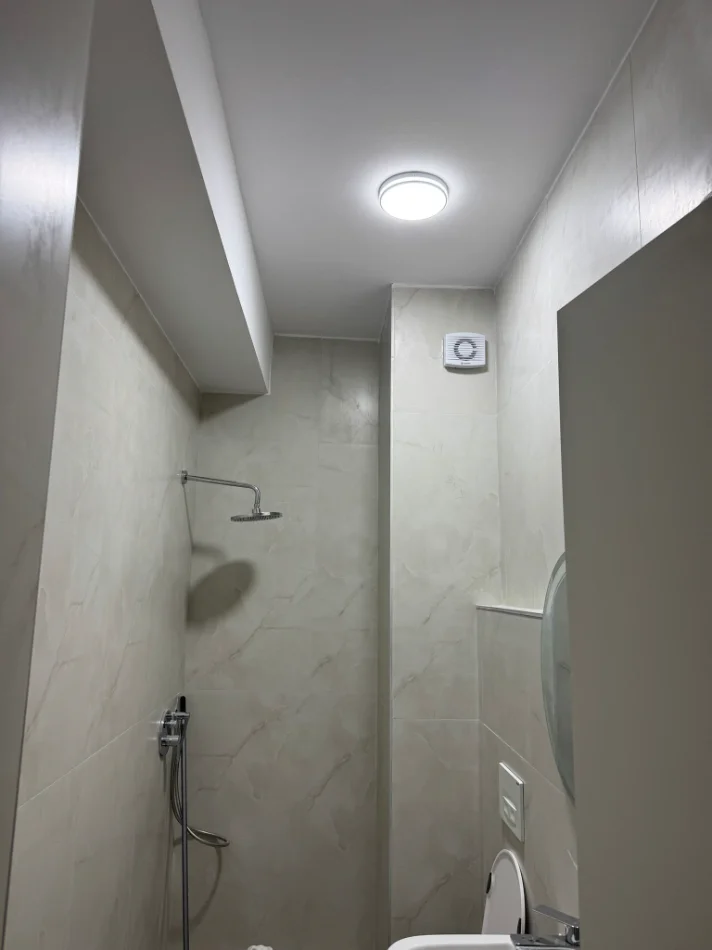 Tirane, jepet me qera apartament 1+1+Ballkon Kati 3, 60 m² 400 € (Pasho Hysa,Kompleksi Mangalem21)