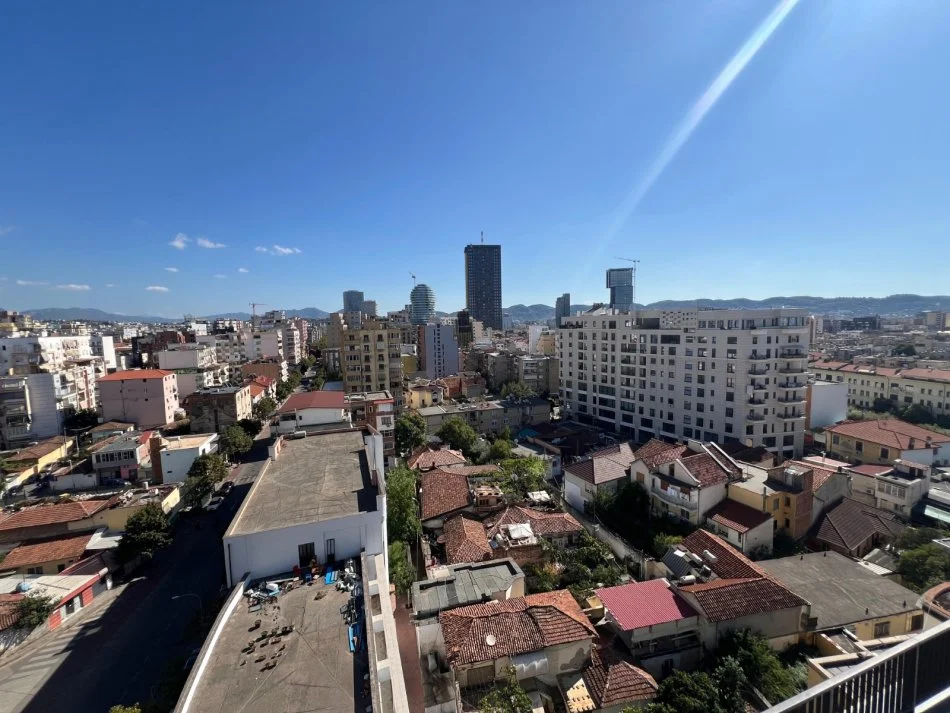 Tirane, jepet me qera apartament 1+1 Kati 9, 69 m² 700 € (Barrikadave)