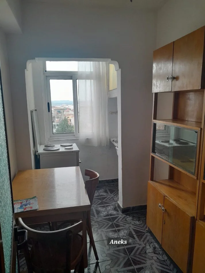 Tirane, jepet me qera 2+1+Ballkon Kati 5, 95 m² 320 € (Njazi meka)