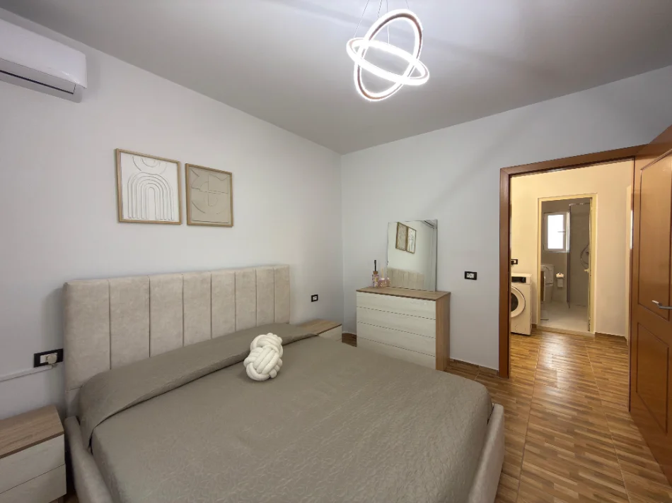 Tirane, jepet me qera apartament 1+1+Ballkon Kati 3, 55 m² 400 € (Allias)